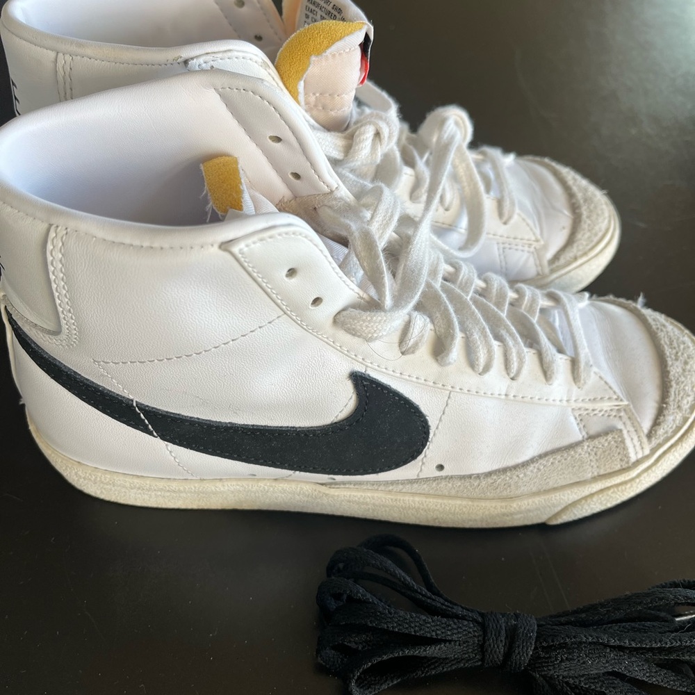 Nike high top Blazer White and Black High-Tops size 8.5